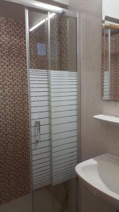 Vonios kambarys apgyvendinimo įstaigoje Ntemos Apartments