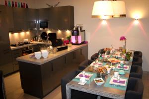 a kitchen with a table and chairs in a kitchen at Villa 54° Nord in Westerland (Sylt)