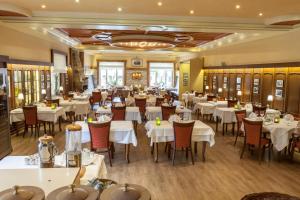 Restaurace v ubytování Hôtel - Restaurant " Victor Hugo" + 37 fotografií