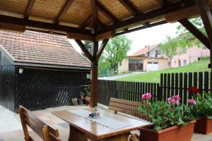 Vonkajšia záhrada v ubytovaní Apartment Paula