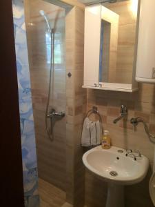 A bathroom at Apartments Aleksic