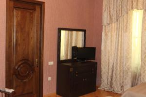 TV a/nebo společenská místnost v ubytování Green Guest House