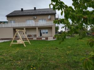 Zahrada ubytování Apartment and Rooms Aračić