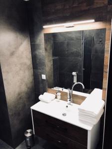 A bathroom at Apartment Centrum Luxury Mountain View