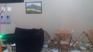 a living room with chairs and a table at Pousada Rodrigues in Itaobim