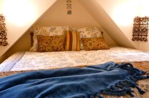 Tempat tidur dalam kamar di Magnolia Petal