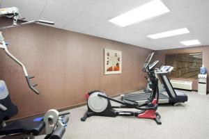 The fitness centre and/or fitness facilities at Wingate by Wyndham Yuma