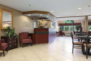 Posezení v ubytování Microtel Inn & Suites by Wyndham Palm Coast I-95