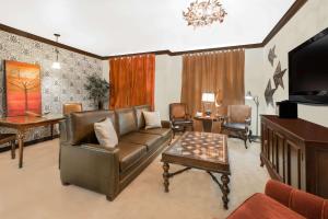 TV a/nebo společenská místnost v ubytování Hawthorn Suites by Wyndham Lubbock