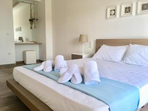A bed or beds in a room at Alegria Kefalonia