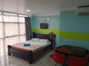 Postel nebo postele na pokoji v ubytování Kristal Inn Hotel UITM Shah Alam