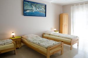Ένα ή περισσότερα κρεβάτια σε δωμάτιο στο Pod Dębami