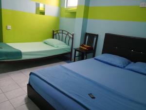 Postel nebo postele na pokoji v ubytování Kristal Inn Hotel UITM Shah Alam