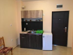 A kitchen or kitchenette at Apartment Martin Beach Még 15 kép