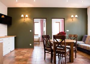 a kitchen and dining room with a table and chairs at Lipowy Dwór in Szczecinek