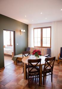 a living room with a table and chairs and a couch at Lipowy Dwór in Szczecinek