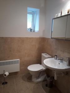 Koupelna v ubytování Apartmány Karlštejn