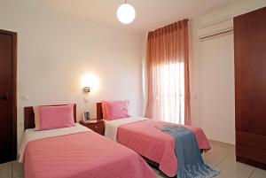 Ένα ή περισσότερα κρεβάτια σε δωμάτιο στο Stratos Hotel 