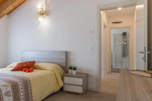 A bed or beds in a room at Cimadolmo Prosecco And History
