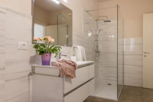 A bathroom at Cimadolmo Prosecco And History
