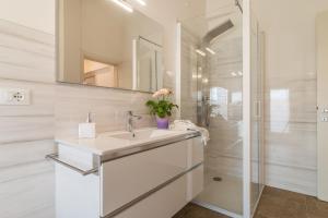 A bathroom at Cimadolmo Prosecco And History