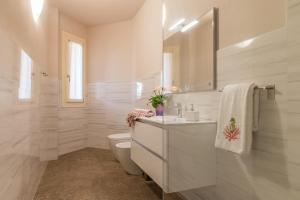 A bathroom at Cimadolmo Prosecco And History