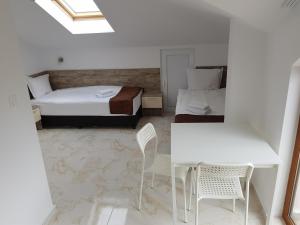 A bed or beds in a room at Villa Ilchev