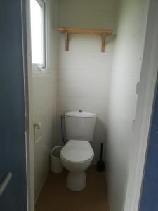 a small bathroom with a toilet with a window at Les chalets de Bes "Le Campagnard " in Lacombe +8 photos
