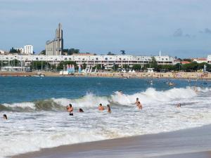 Galeriebild der Unterkunft Crystal Hotel in Royan