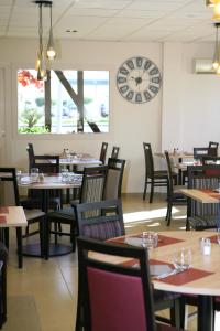 Restaurant ou autre lieu de restauration dans l'établissement Kyriad Chateauroux
