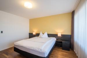 Posteľ alebo postele v izbe v ubytovaní HOTEL illuster - Urban & Local