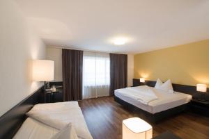 Posteľ alebo postele v izbe v ubytovaní HOTEL illuster - Urban & Local