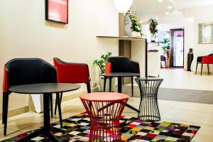 Ruang duduk di Hôtel Le Père Léon