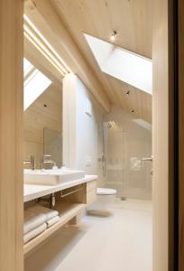 A bathroom at Försterhaus Mellau
