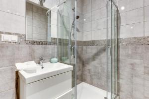 O baie la Aura Island Apartments Old Town