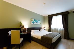 Postel nebo postele na pokoji v ubytování Air Palace Hotel