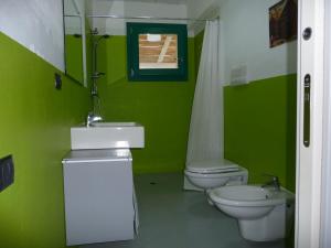 A bathroom at Agriturismo La Tana di Lu Maccioni