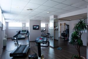 Fitness centrum a/nebo fitness zařízení v ubytování Air Palace Hotel