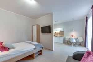 Un pat sau paturi într-o cameră la Aura Island Apartments Old Town