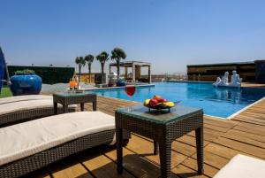 Bazén v ubytování Shakun Hotels And Resorts nebo v jeho okolí
