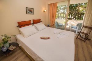 a bedroom with a large white bed with at Destina Hotel in Çeşme