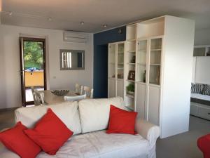 Kuchyňa alebo kuchynka v ubytovaní BMP APARTMENT GIOIOSA 1 terrazza vista Lago