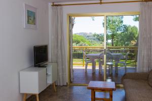 TV a/nebo společenská místnost v ubytování Cala Dorada Rentalmar