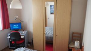 Postel nebo postele na pokoji v ubytování BnB Ernesto Langwies - NOT Davos