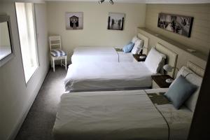 Tempat tidur dalam kamar di Seascale Hotel & Restaurant