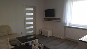 Televízia a/alebo spoločenská miestnosť v ubytovaní Apartament Centrum 2
