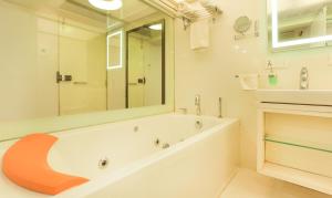 Koupelna v ubytování Hotel Metropolis
