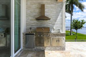 Gallery image of Villa Bequia in Cape Coral