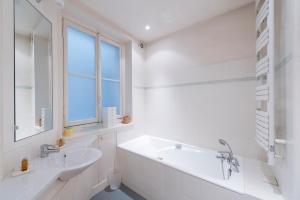 Gallery image of Veeve - Charming Haussmannian in Paris