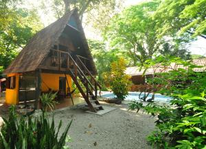 حديقة خارج Howler Monkey Hotel